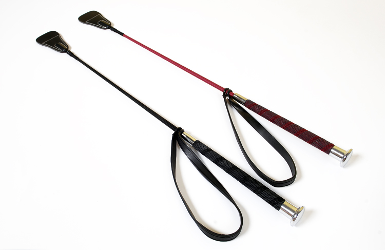 根据不同的用途,马鞭分为赛鞭,障碍鞭 和盛装舞步鞭等.